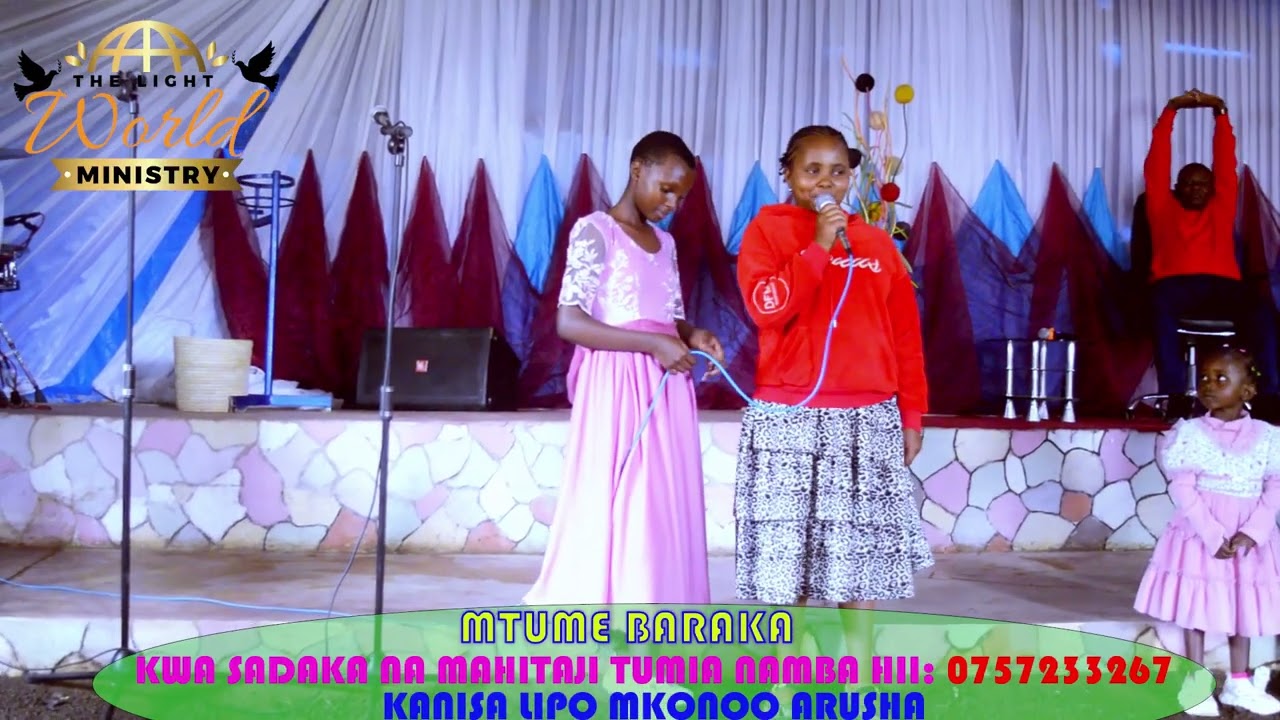 Maajabu Watoto wasoma Mistari ya biblia bila kutizama kweny Biblia 