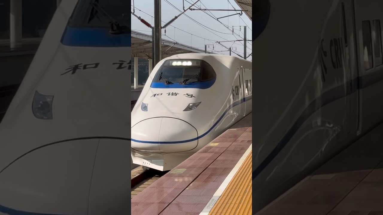 The train from Suzhou Industrial Park station to Hongqiao station only takes about 30 minutes.