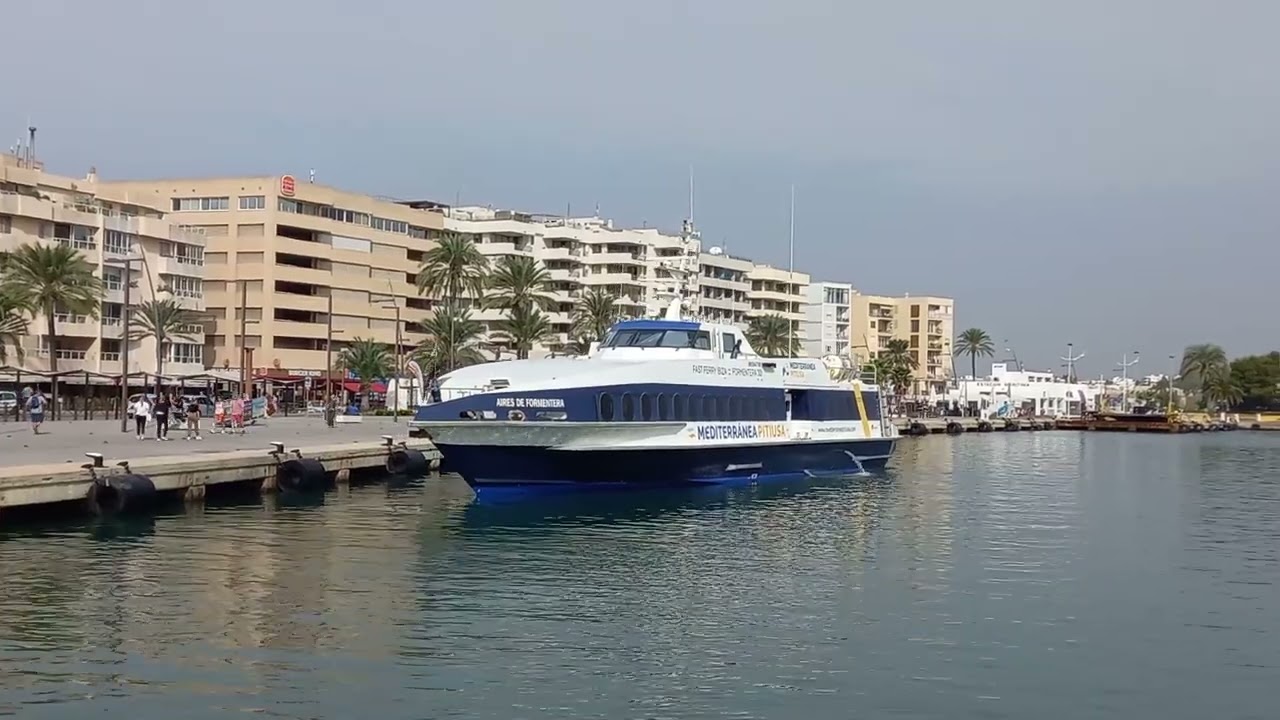 Salida del Aires de Formentera de Mediterr&aacute;nea Piti&uuml;sa del Puerto de Ibiza (22/10/22)