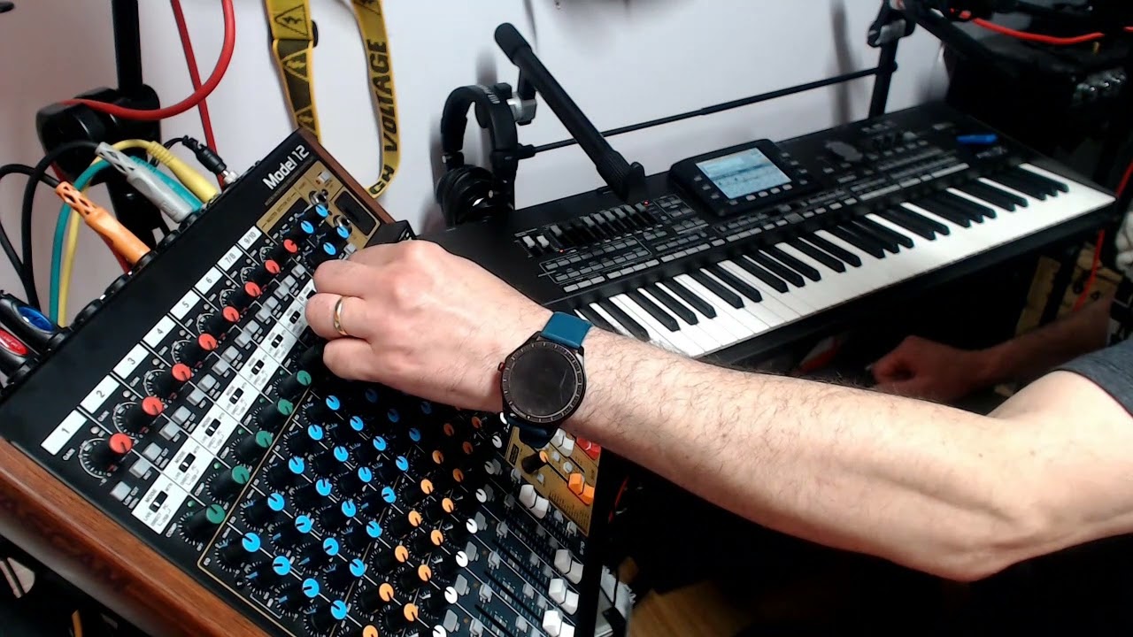Учебное пособие по синхронизации TASCAM Model 12 MIDI с внешней клавиатурой/секвенсором KORG Pa3x