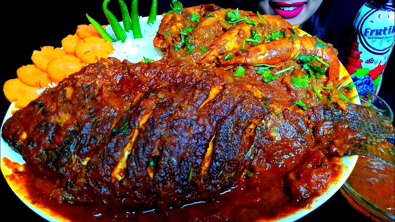 ASMR:EATING SPICY BIG TILAPIA FISH WITH TOMATO,SPICY PRAWN DOPIAZA,RICE,SALAD,CHILLI|HUNGRY GIRL