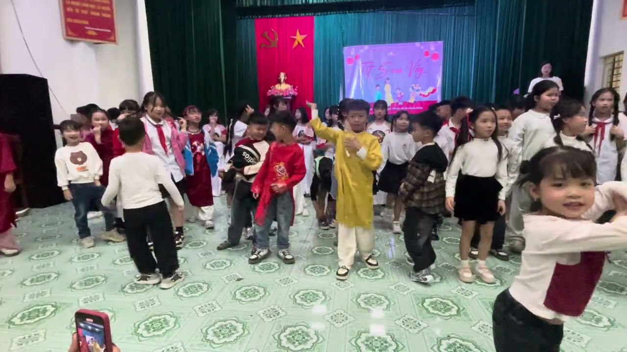 MC Phụng Oanh - Game Điện giật - Tết 2026