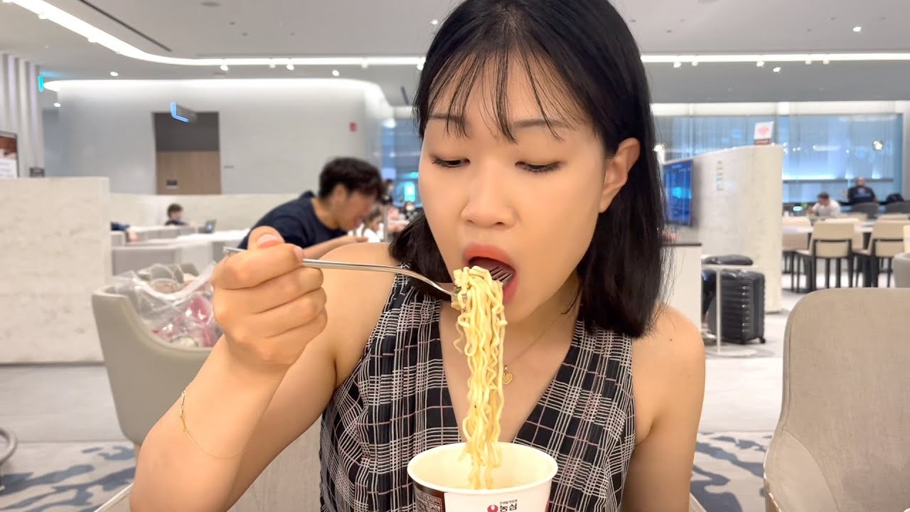 Incheon Airport Matina Lounge Buffet Eating Vlog | 인천공항 마티나 라운지 뷔페 먹방 브이로그 | MINEE EATS