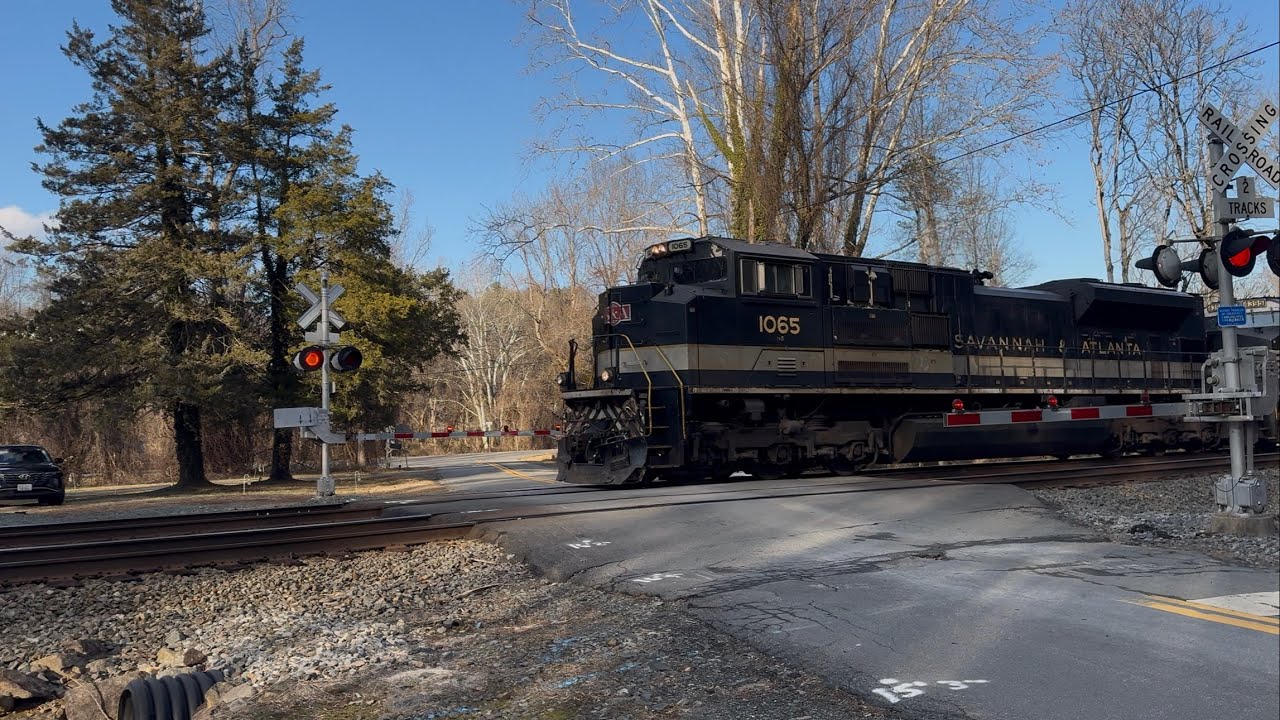 Catching NS1065 “Savannah & Atlanta” leading NS 25A through Charlottesville, Va!