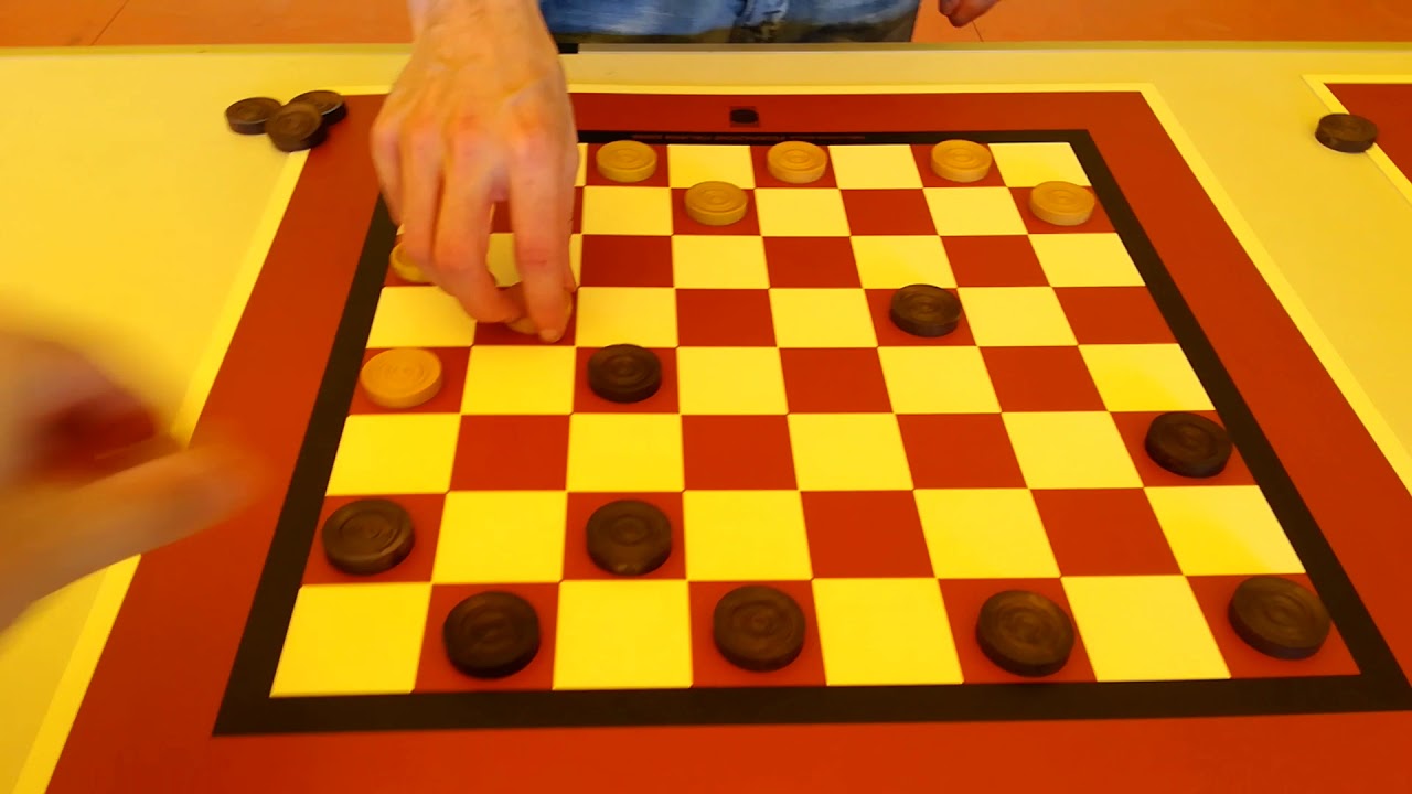 Simultanea di Dama italiana del maestro A. Ferrari