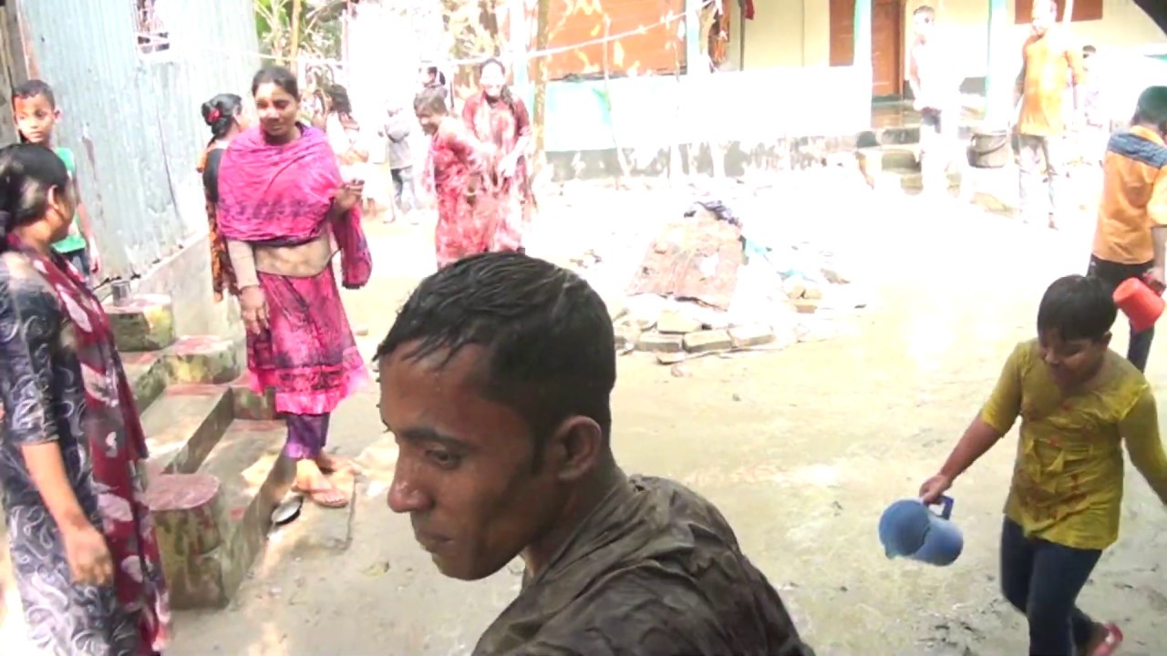 গ্রাম বাংলার বিয়ে | মজার কাঁদা মাখা খেলা || village funny video | Kada khela With Deshi Vabi ||2020