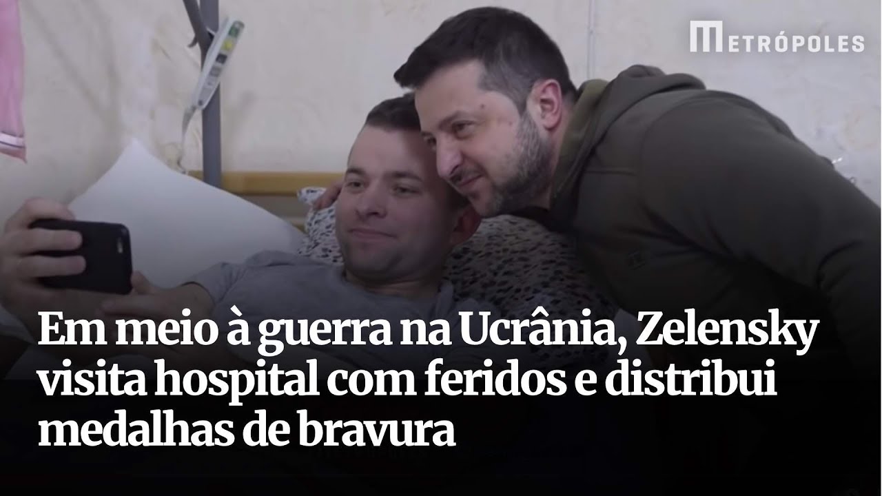 Em meio à guerra na Ucrânia, Zelensky visita hospital com feridos e distribui medalhas de bravura