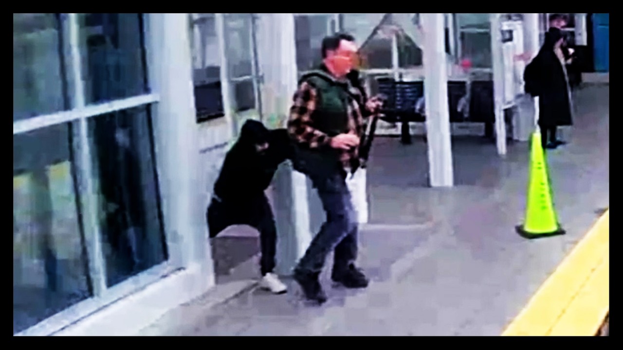 Mężczyzna uniknął wepchnięcia pod pociąg o kilka cali