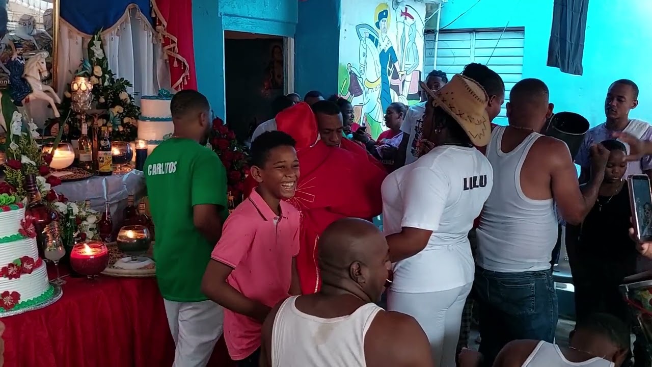 Candelo En Cabeza De Yudelka Sosa   Fiesta En Haina En Honor A Los Seres Machos