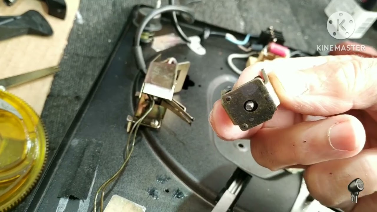 Giradiscos DUAL 1225 para revisión.