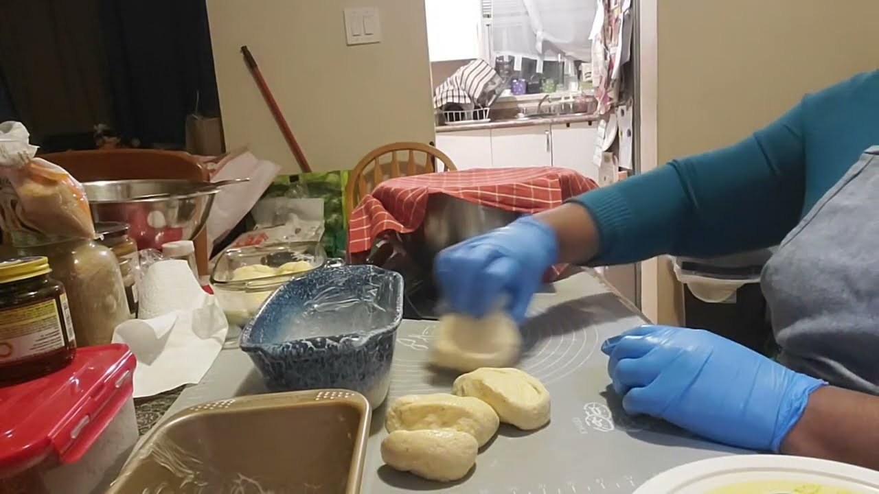Chef Twellyah - I made cornmeal dinner rolls!