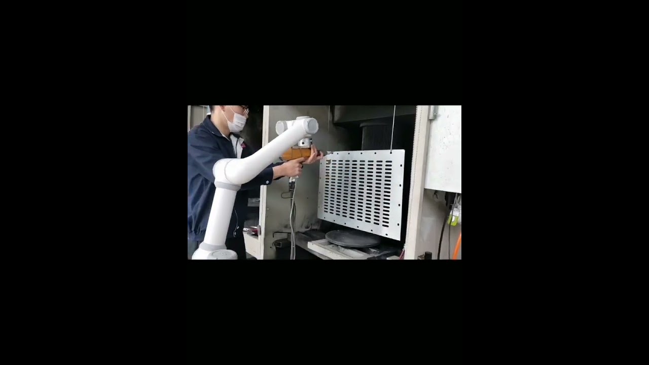 Custom Collaborative Welding Robot Cells 