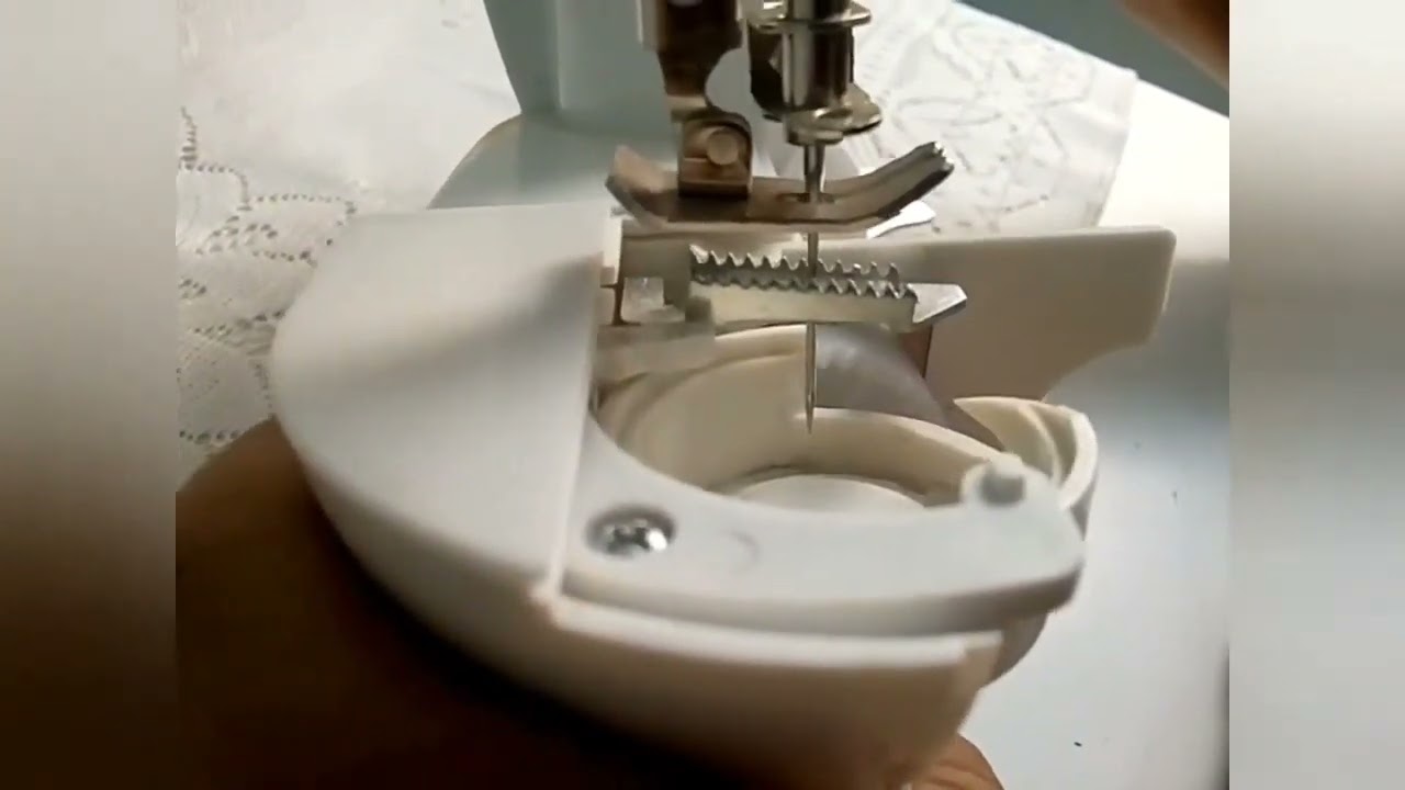 astuce lorsque la mini machine à coudre n'enfile pas la canette