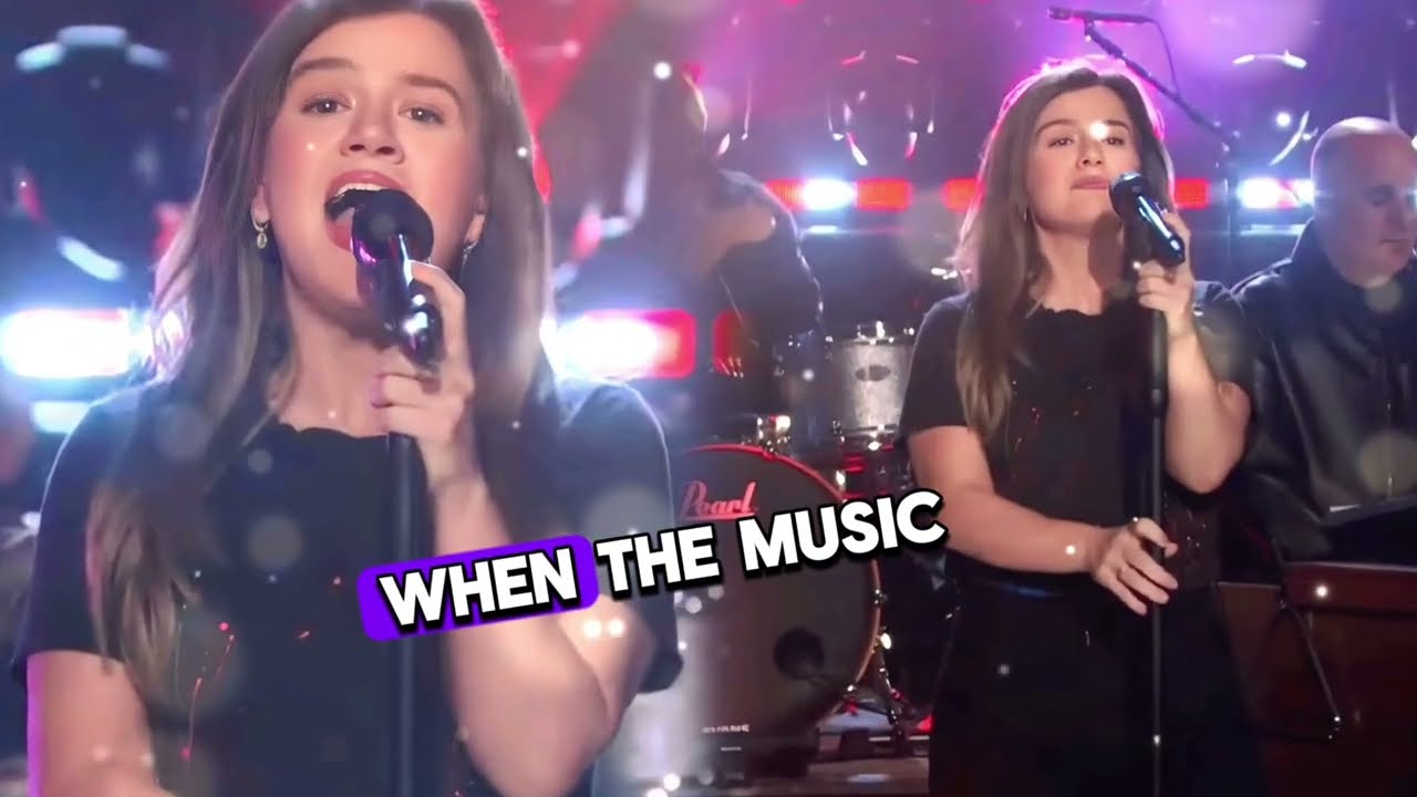 Kelly Clarkson Sings Song 