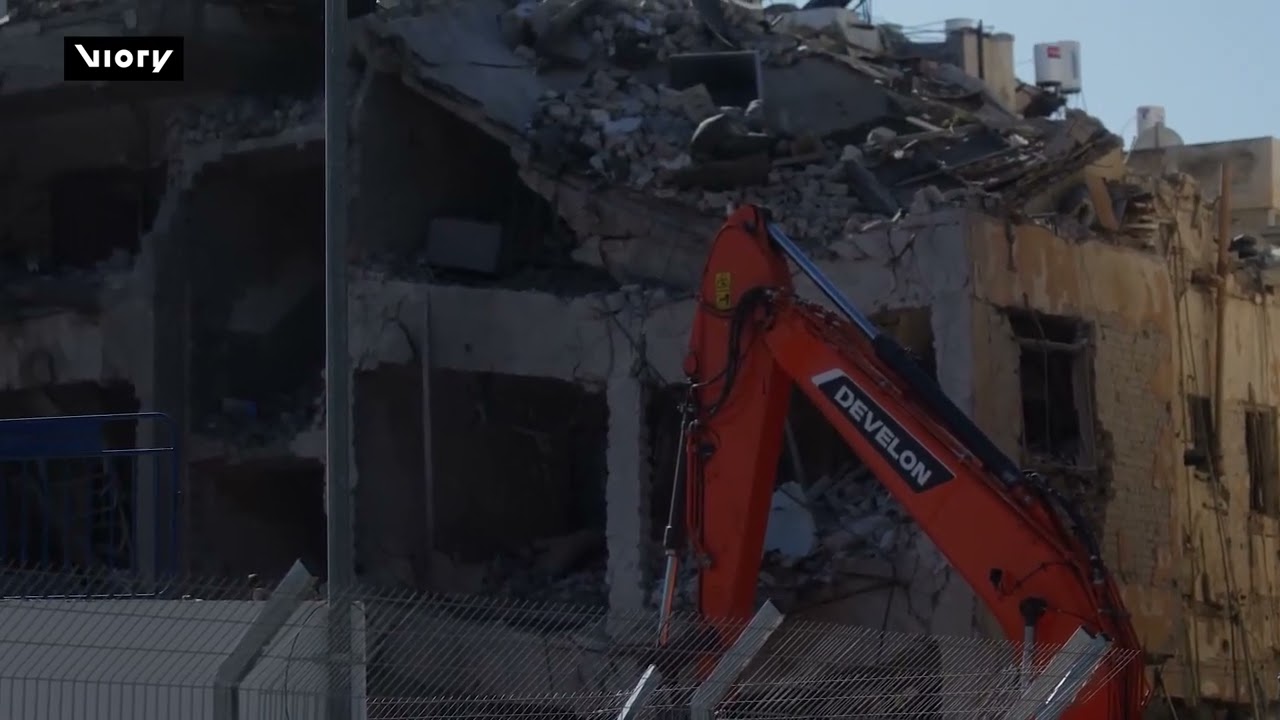 RAKAMAN PENDUDUK DI TEL AVIV KE TEMPAT PERLINDUNGAN SEBAIK SIREN BERBUNYI, BEBERAPA ROKET DIPINTAS