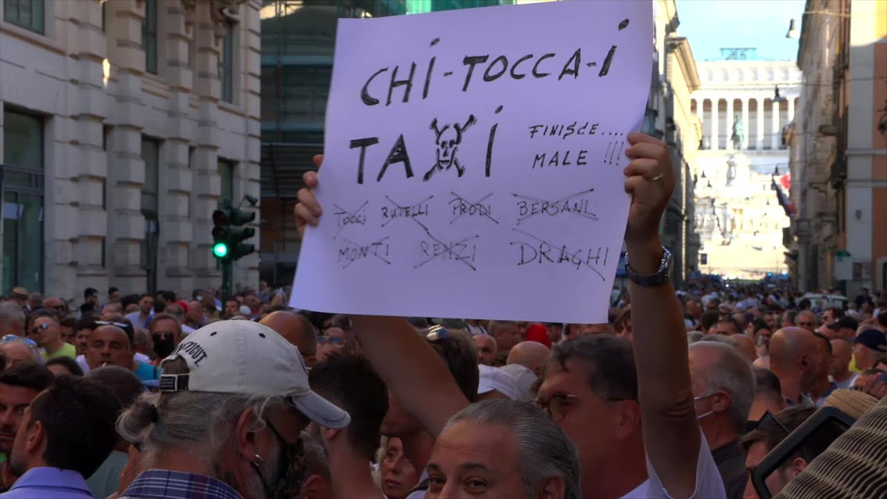 Roma, tassisti di nuovo in piazza contro le liberalizzazioni: polizia blocca accesso Palazzo Chigi