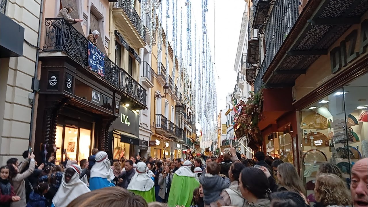 Heraldo Sevilla por la calle Sierpes 2026 