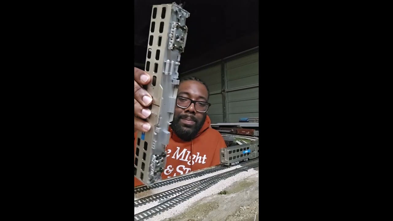 Atlas Metra Nippon Shayro Bilevel Commuter Cars Unboxing and First Run Review - HO Scale