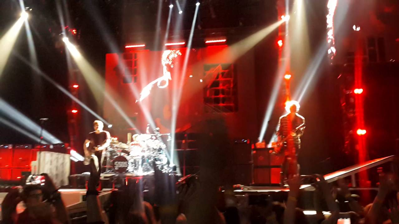 5 Seconds of Summer - She looks so perfect - Tallinn 04.06.2016
