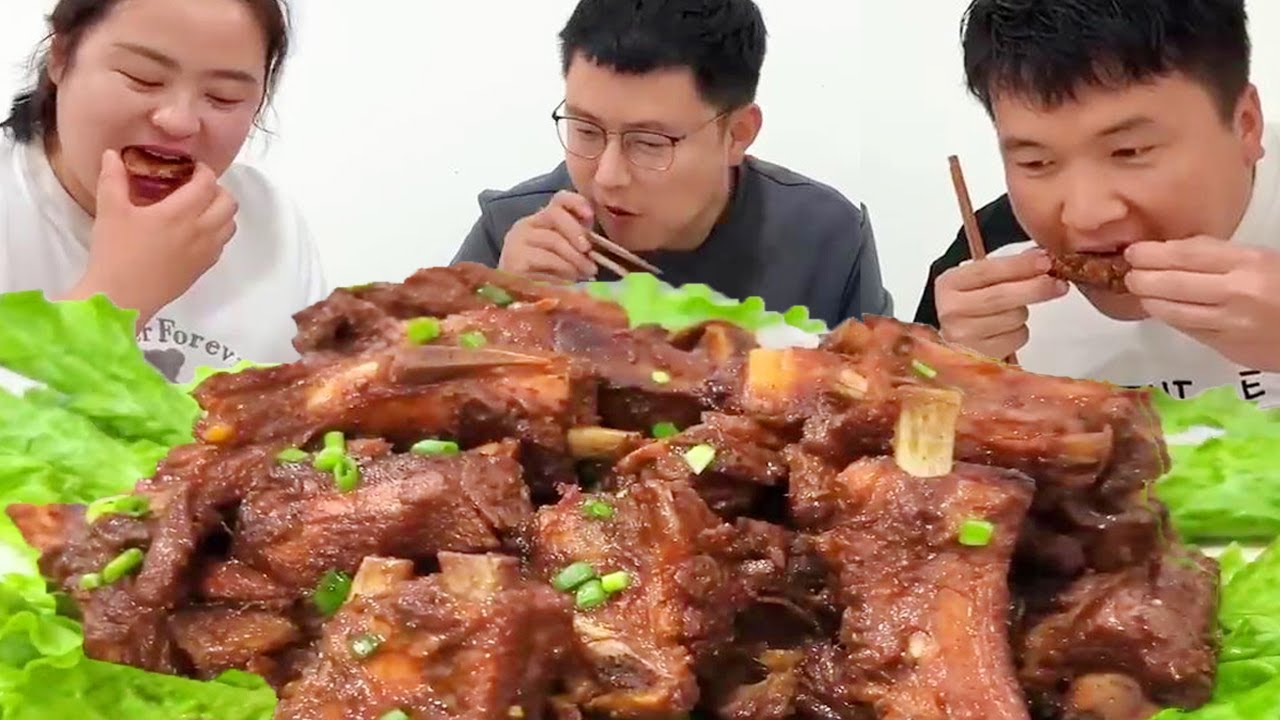 朋友来家里做客，丹丹做红烧排骨热情招待，色泽红亮软烂脱骨吃美了！【胖手手丹丹】