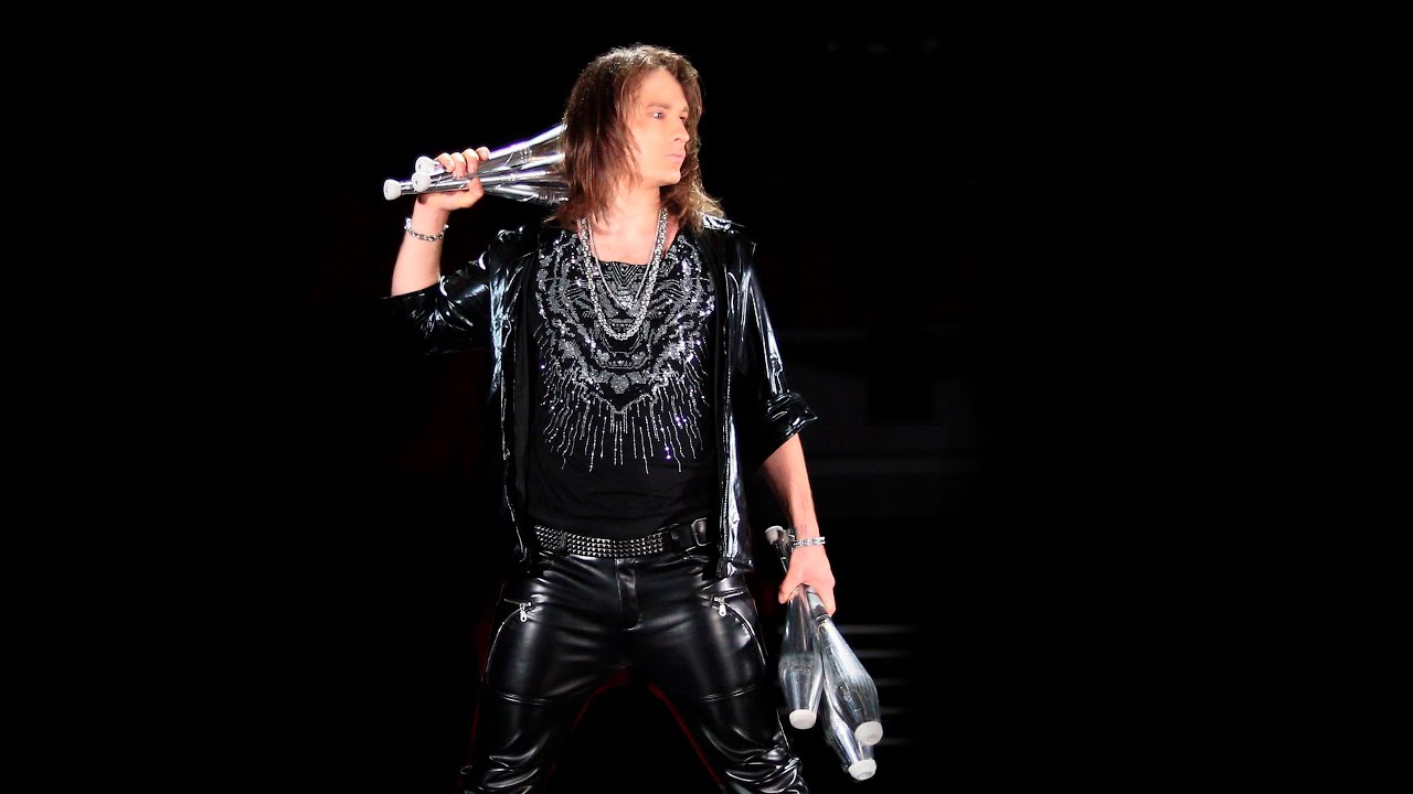 Victor Krachinov - Guns'N'Roses Juggling Act 2021