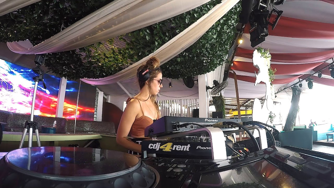 Pricila Diaz @Warung Tour, Guaruj&aacute;, Brazil / Dec 2019