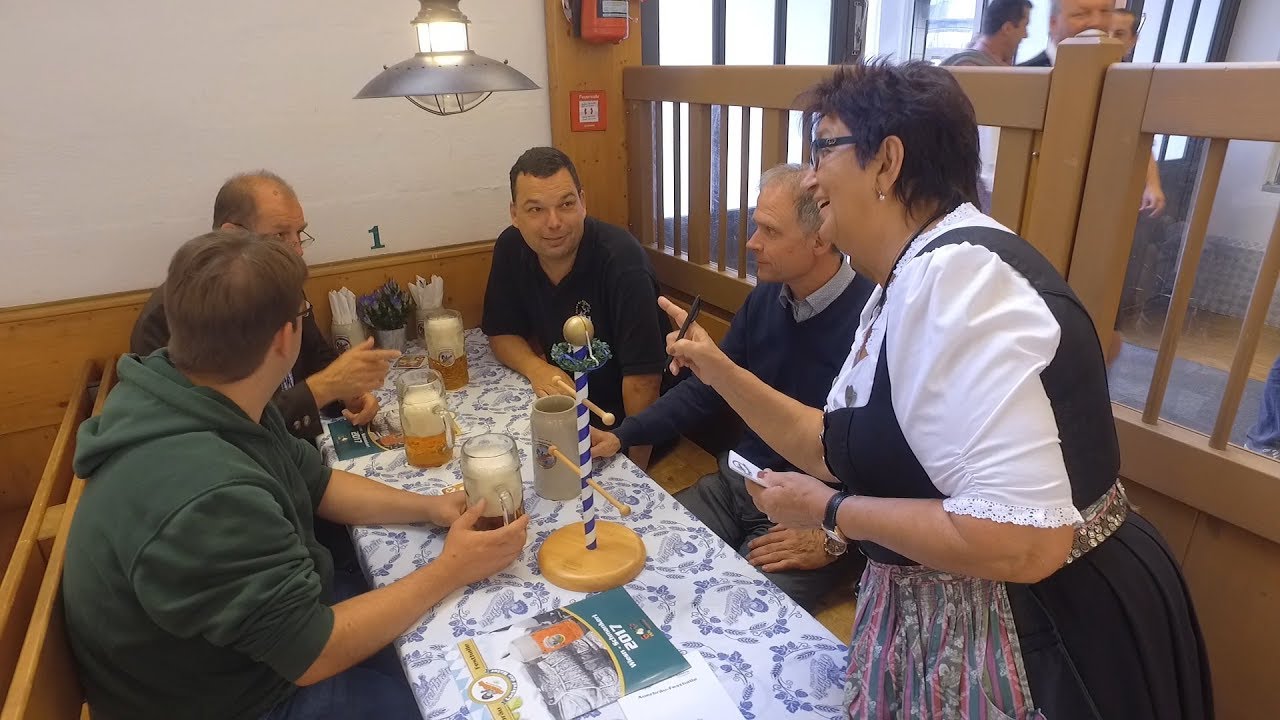 Bedienung auf dem Rosenheimer Herbstfest - ein harter Job!