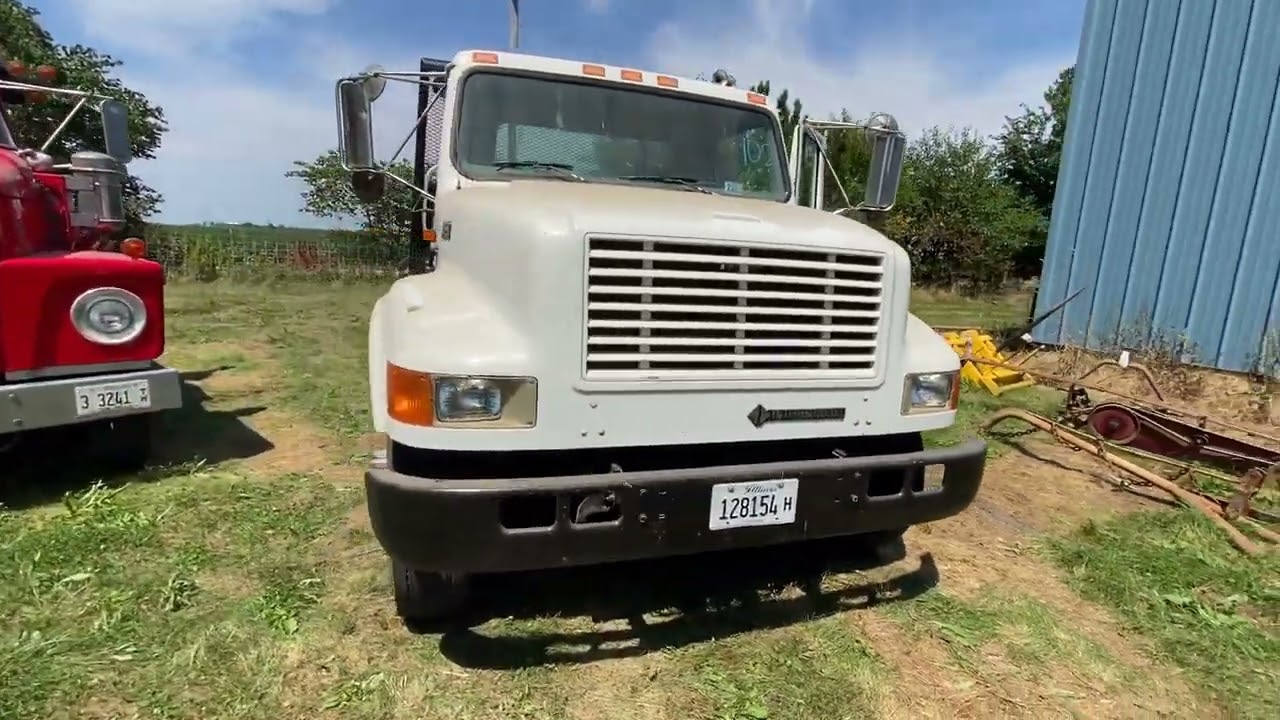 2000 IH Model 4000 Series 4900 Truck