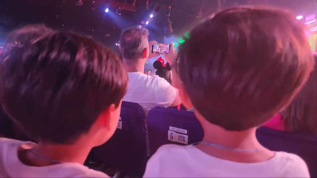 Família Fuzetto no Show da Disney – Um Dia Mágico Inesquecível! 🏰✨