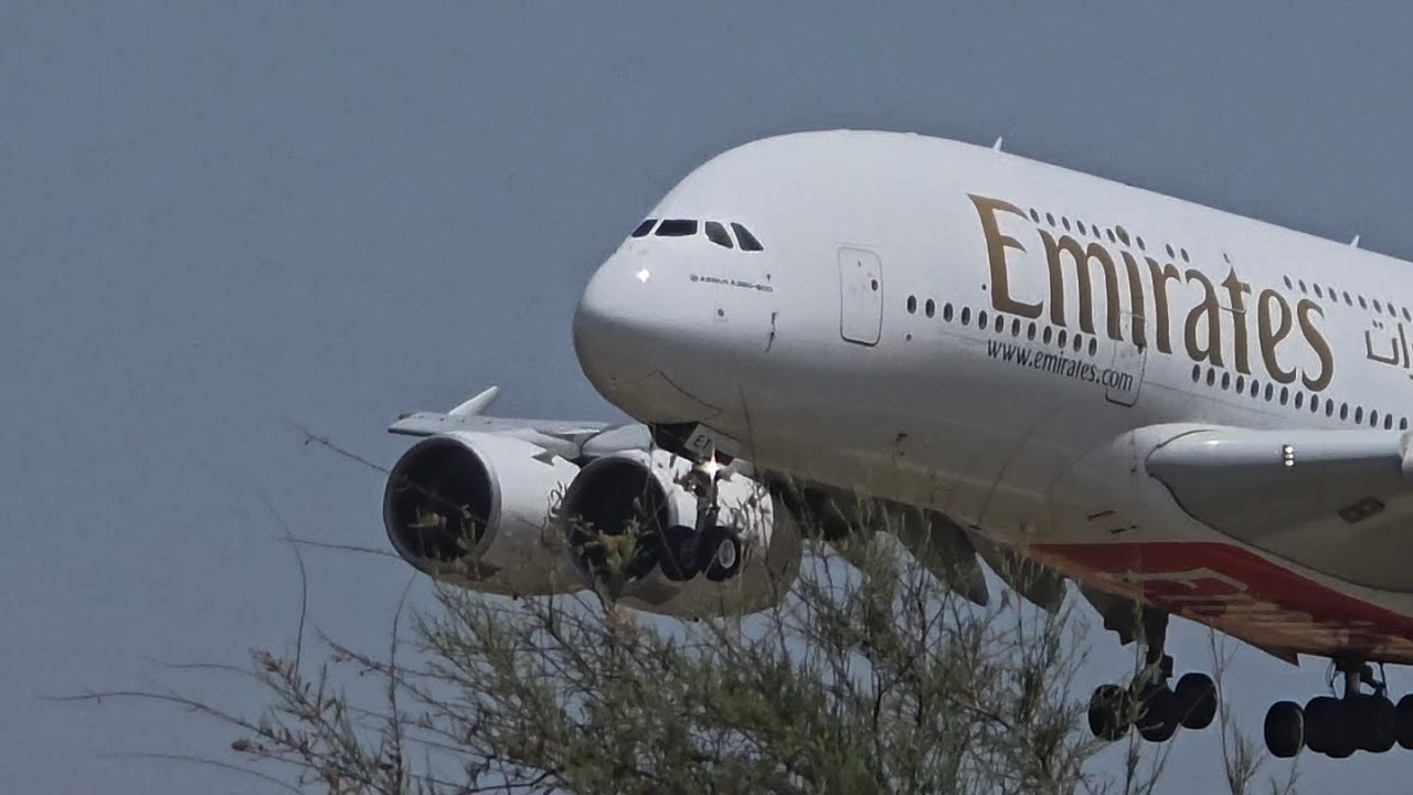 Barcelona Airport, Spain, HD landings.