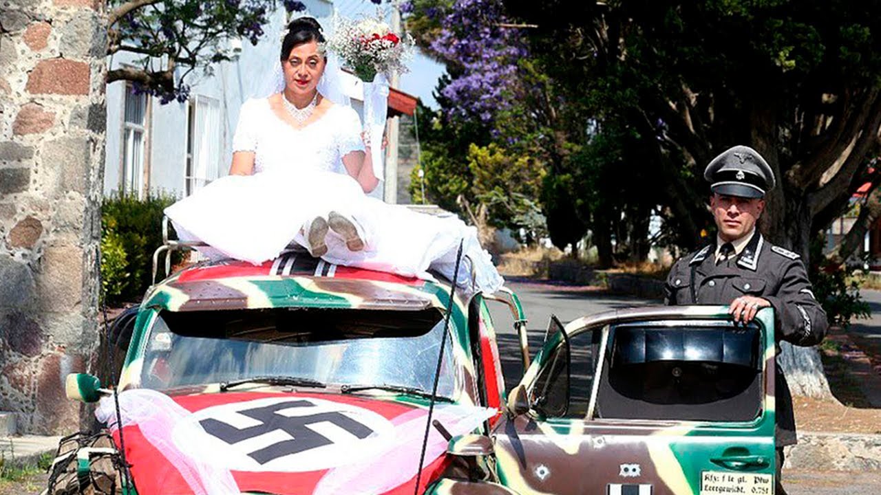 SE CASA UNA PAREJA EN MEXICO VESTIDOS DE NAZIS DEBIDO A SU AMOR POR EL NAZISMO Y HITLER