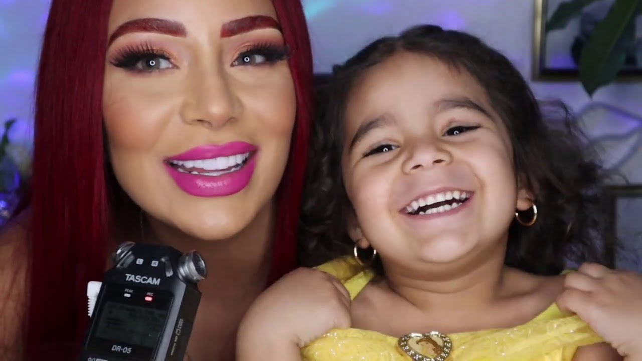 ASMR español HACIÉNDOTE CARIÑOS con mi hija Luisa