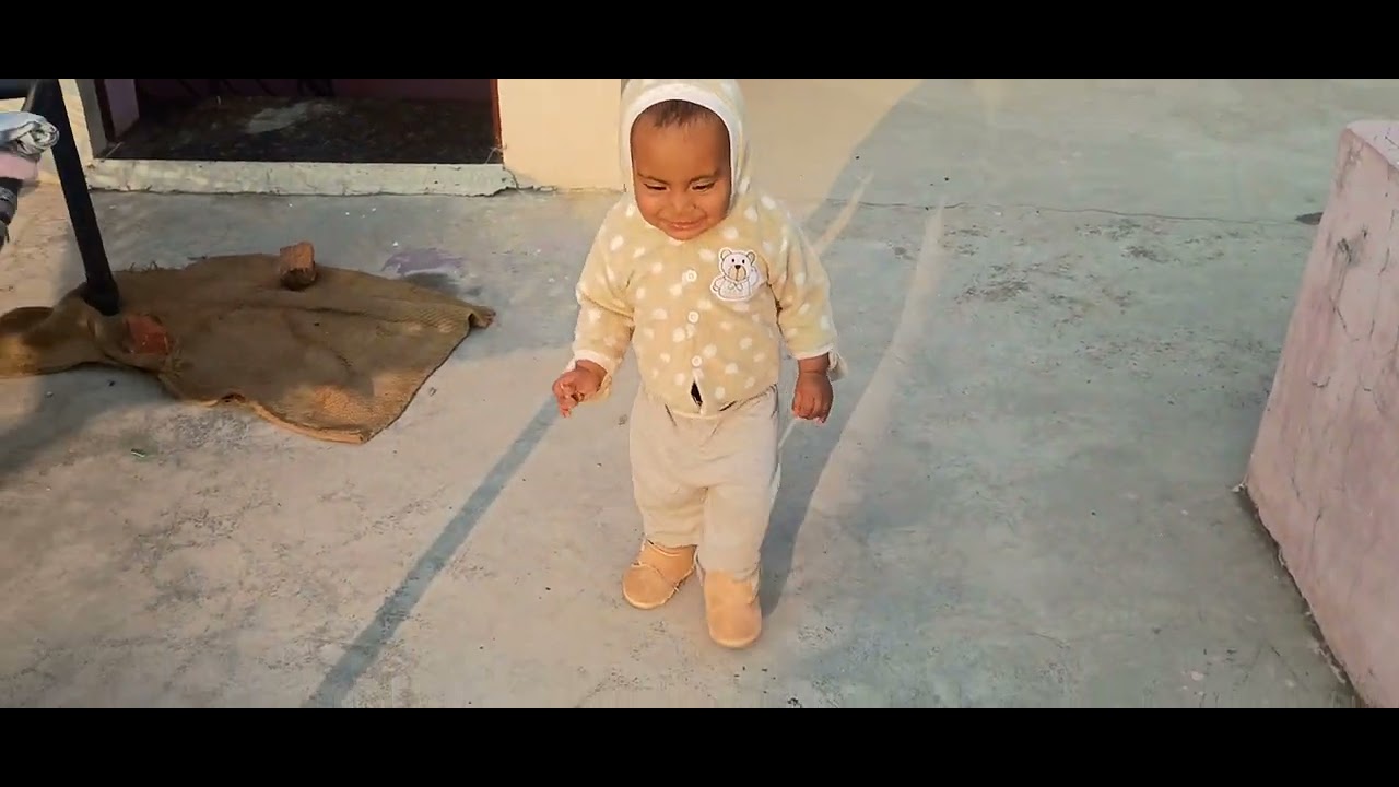 #viral #viralvideo #cute #ekmotahathighumechala 😋😋