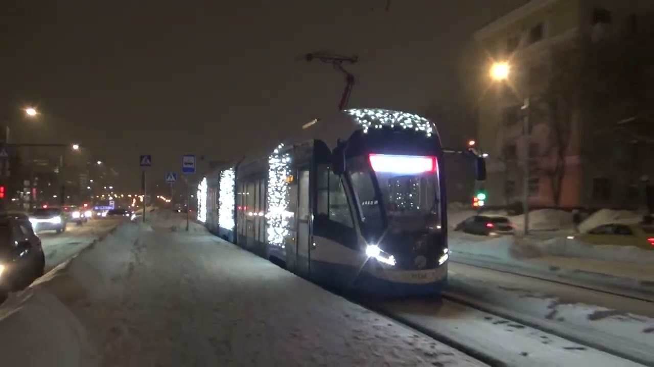 Новогодний трамвай 71-931М «Витязь-М» борт 31136 без посадки 