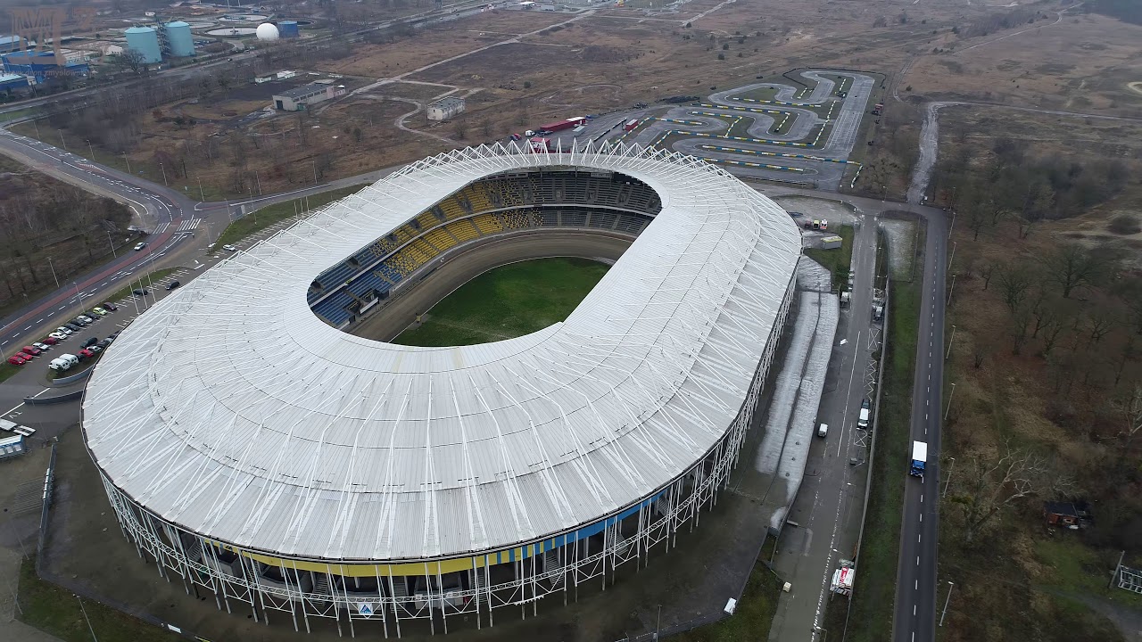 полет беспилотника в город Торунь в Польше 4K