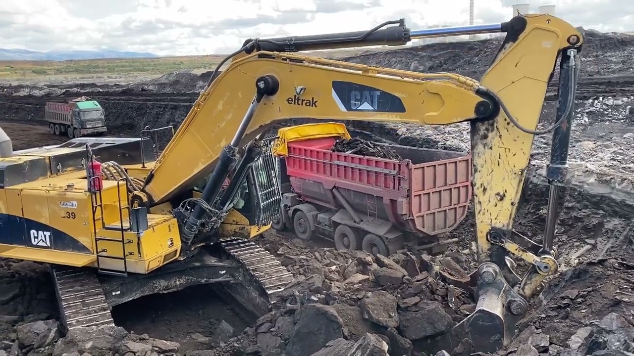 Caterpillar 365C Excavator Loading Coal On Trucks - Interkat SA