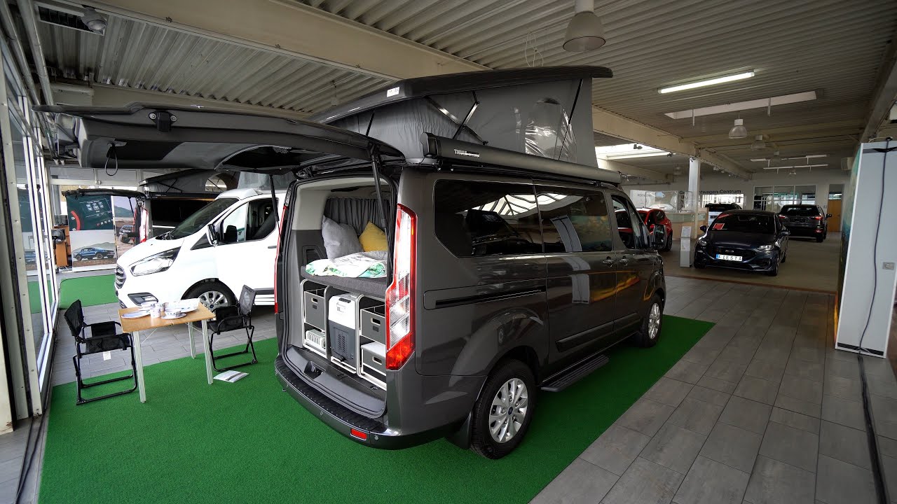 Luxus-Liner Kastenwagen Wohnmobil. Oberschränke in edlem Holz. Ford Transit 