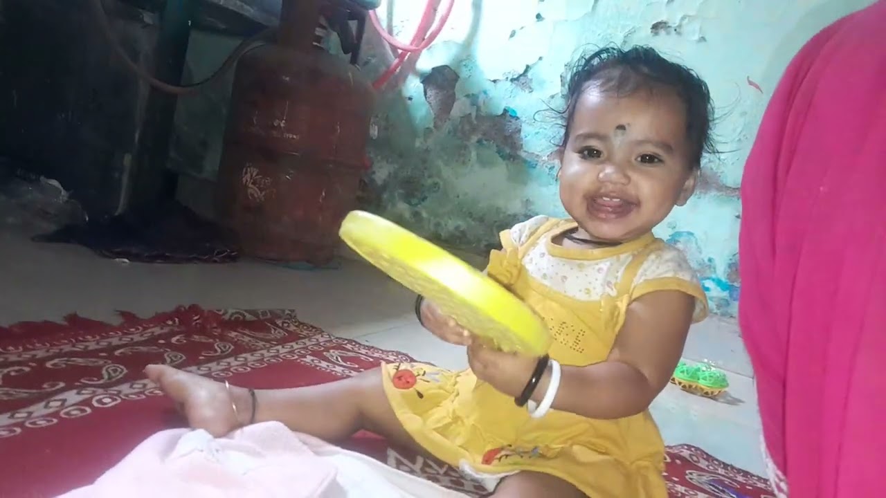 #Corbet khel rahi hai mammy ki sath #babyvideo @MyHena1712 ##momdaughter 