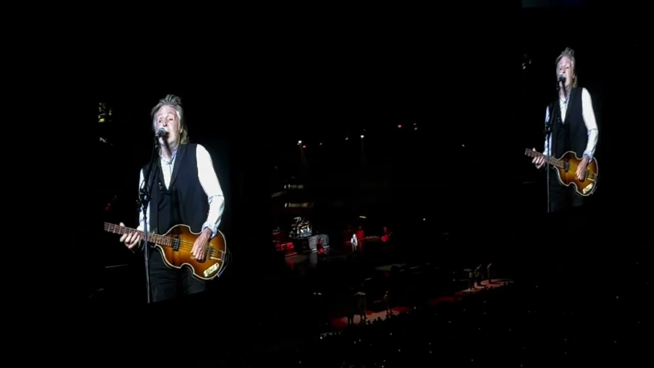 Paul McCartney (32)