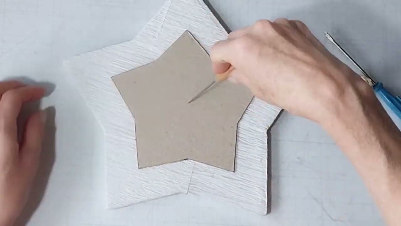 2 idéias de Caixas em forma de Estrela e de Lua feitas com papelão