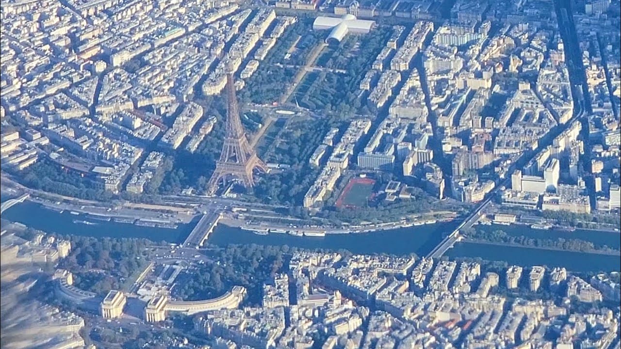 París - Vista Aérea desde Avión - se ve la Torre Eiffel - UHD 4K