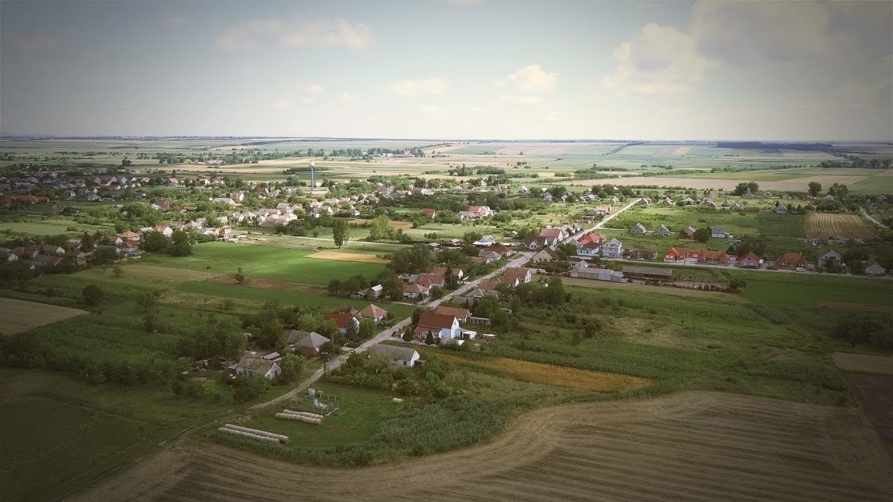 Hagyom&aacute;nyok &eacute;s j&ouml;vőtervez&eacute;s &ndash; S&aacute;rkereszt&uacute;r