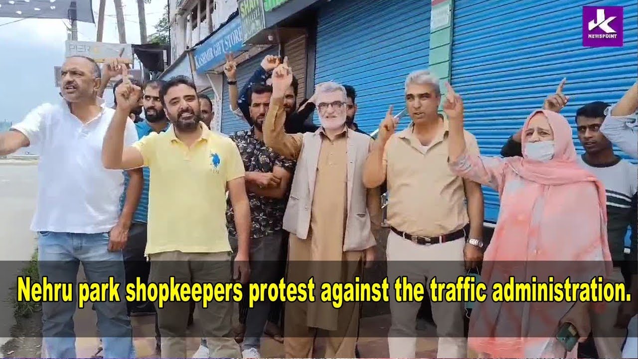 Nehru park shopkeepers protest against the traffic administration.