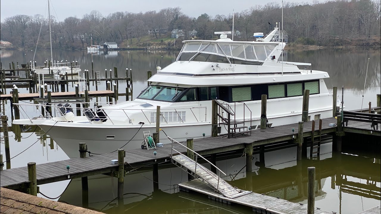 HATTERAS 70 SPORT DECK MOTOR YACHT