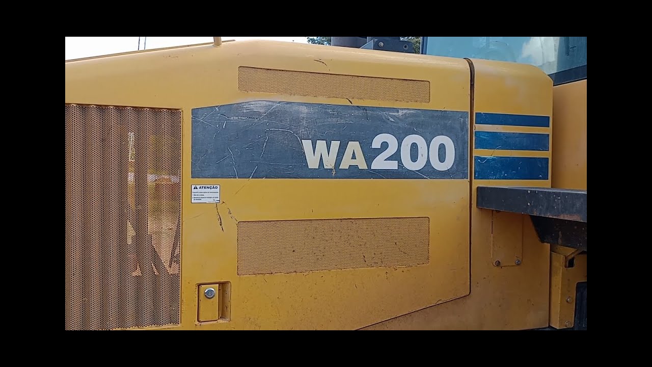 Pá Carregadeira Komatsu WA200 com defeito na marcha ré.