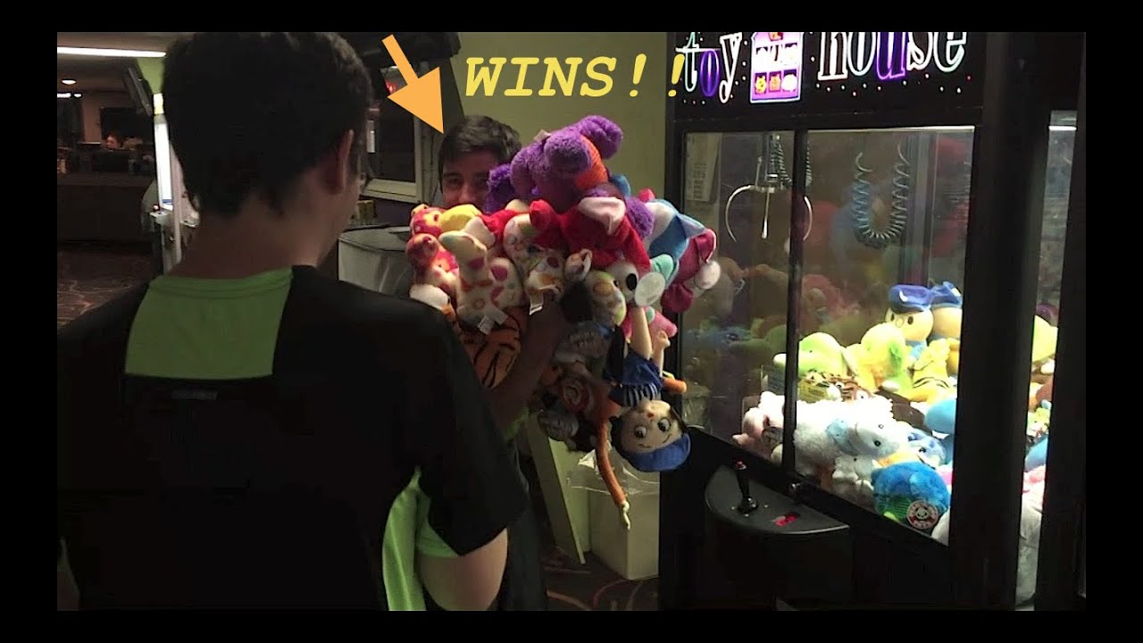 CLEANED THAT MACHINE OUT! Claw Machine Wins!!