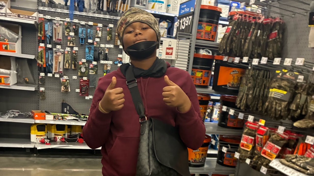Trolling in Walmart😂😂