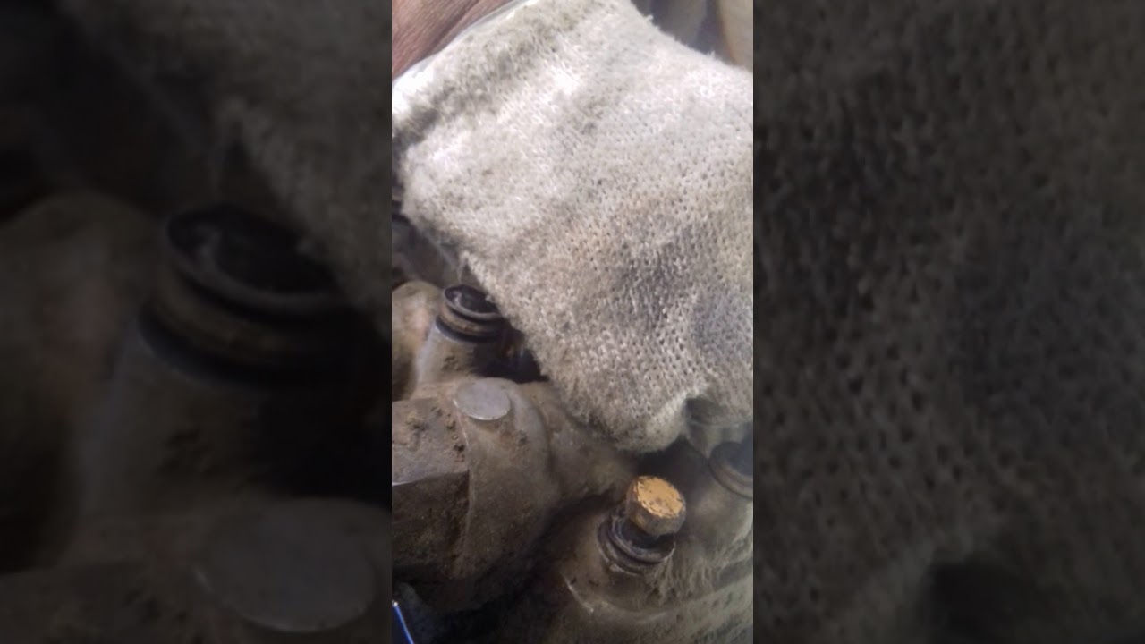 cat.D8R disassembly of transmission shifting valve and brake.