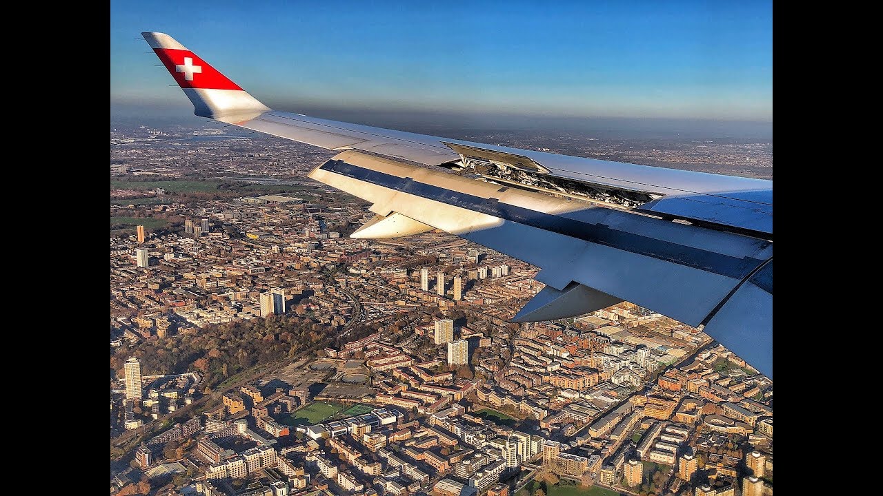 Swiss Airbus A220-100 | Arrival at London City