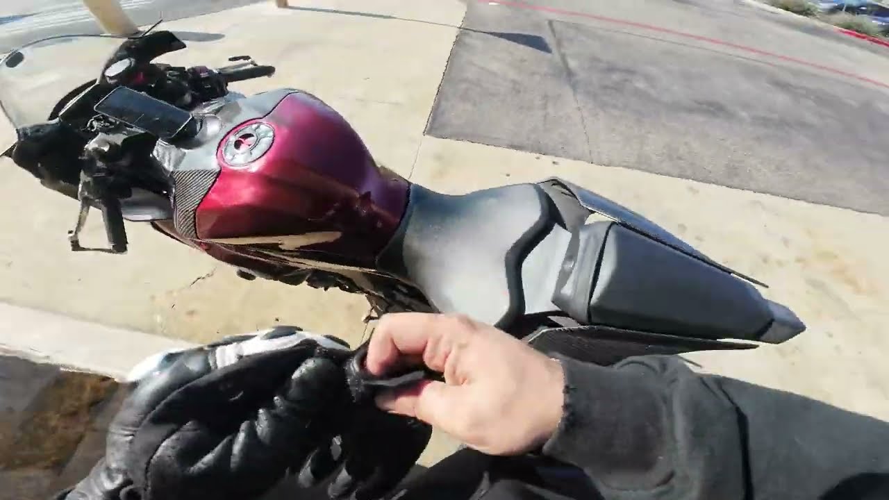RIDING SUPERBIKE WITH A BROKEN FOOT | YAMAHA R1 | 4K